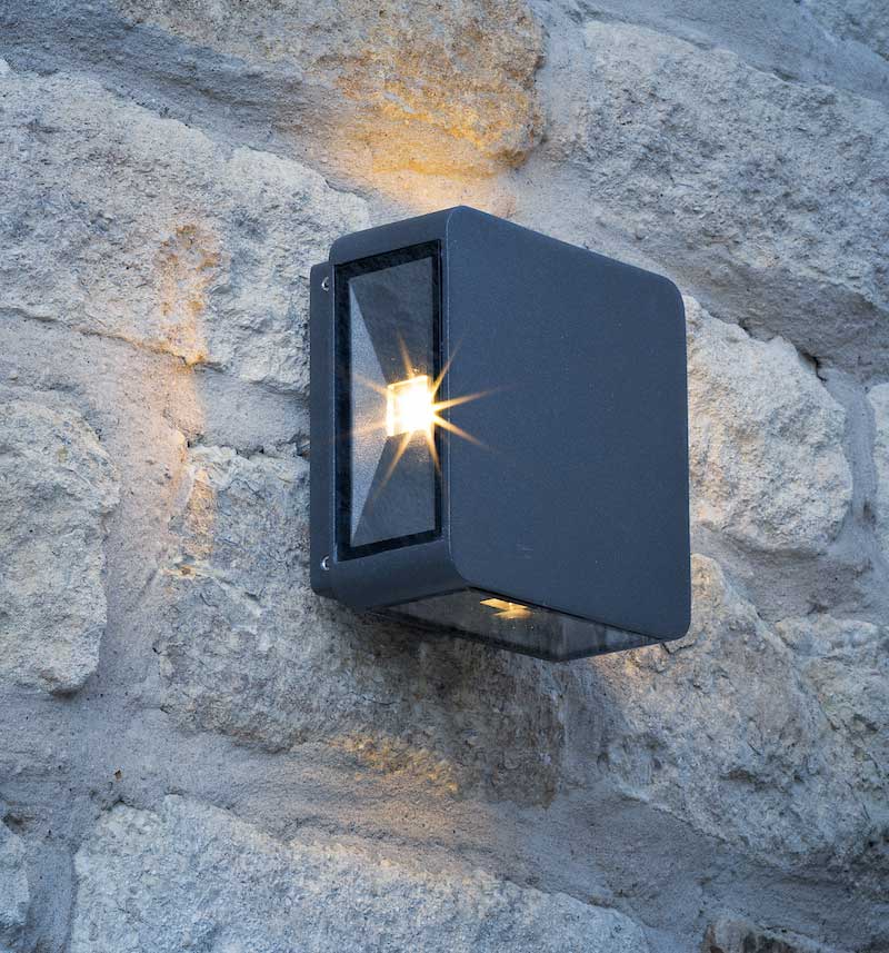https://thehomelibrary.com/weiss-4-light-wall-light-square-anthracite-ip65-led/